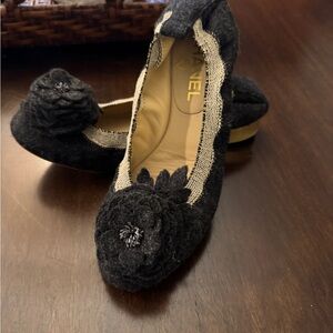 CHANEL Size 37 Black flats 100% authentic